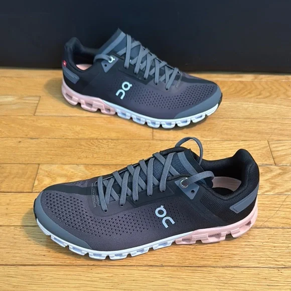 On Cloudflow Black/Pink/White Women’s 9 - Picture 1 of 4